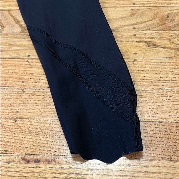 Lululemon Wunder Under Crop II Roll Down Scallop Full-On Luxtreme 24" Black - Picture 9 of 9